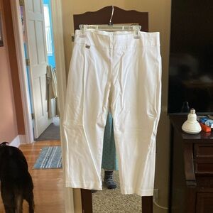 Alfani stretch pull on Capri pants Size 20W white